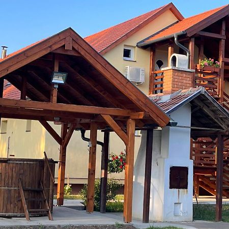 Venusz Ueduelocentrum Tiszacsege Exterior foto